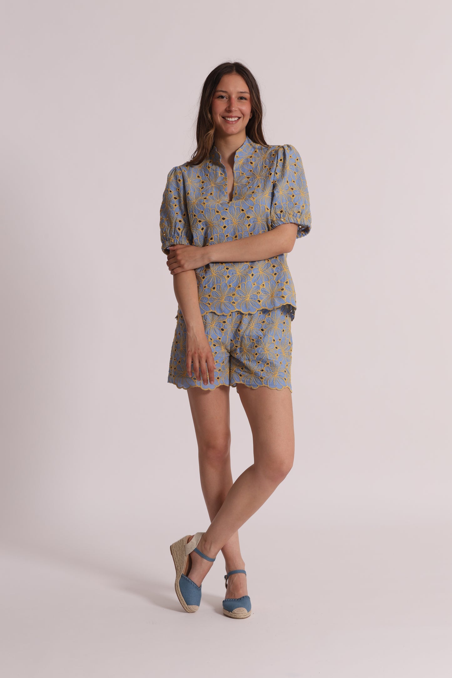 BLUSA A MANICHE CORTE IN SANGALLO