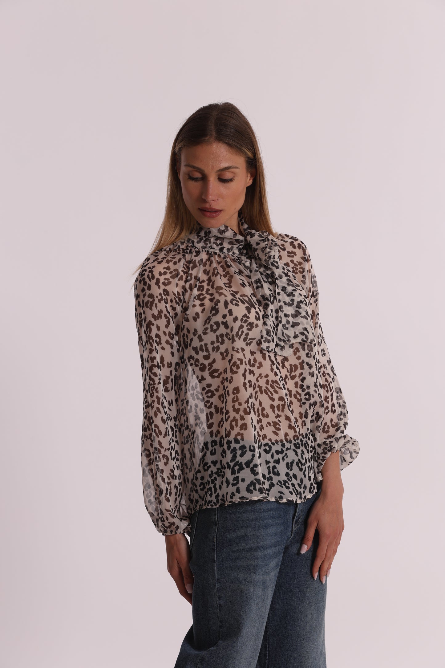 BLUSA ANIMALIER CON FIOCCO