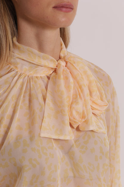 BLUSA ANIMALIER CON FIOCCO