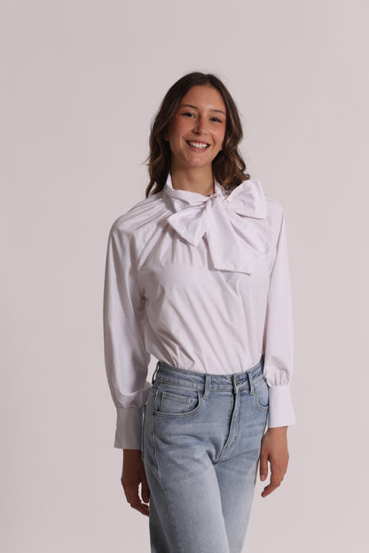 BLUSA A MANICHE LUNGHE CON DETTAGLIO FIOCCO