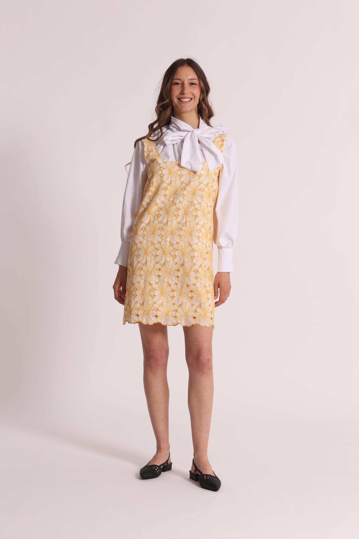 BLUSA A MANICHE LUNGHE CON DETTAGLIO FIOCCO