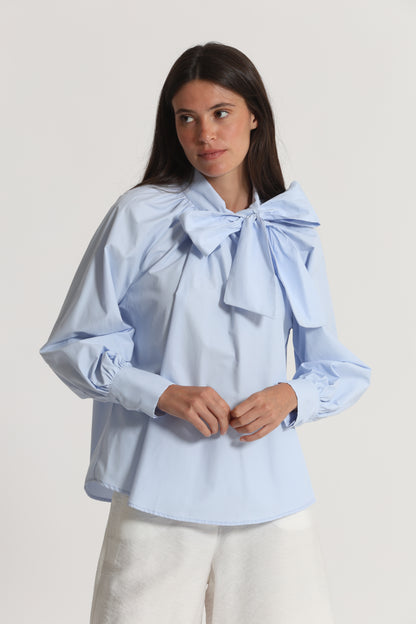 BLUSA A MANICHE LUNGHE CON DETTAGLIO FIOCCO