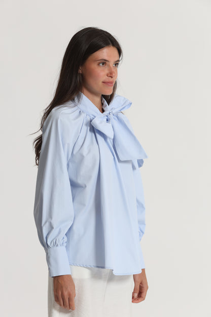 BLUSA A MANICHE LUNGHE CON DETTAGLIO FIOCCO