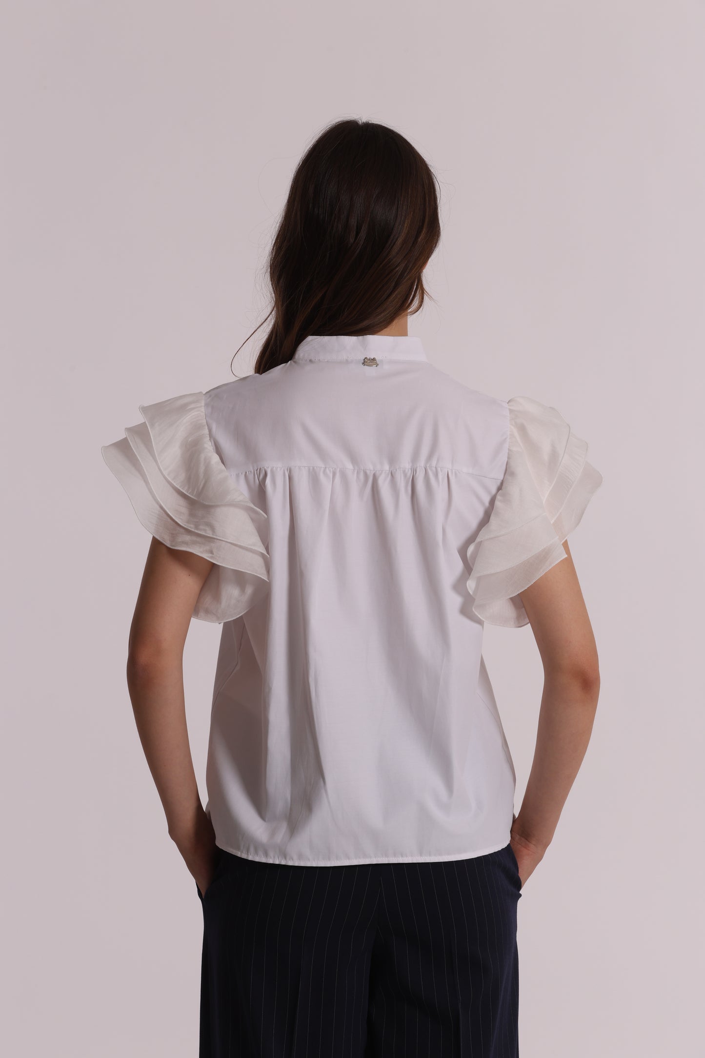 CAMICIA A MANICHE CORTE CON MANICHE VOULANT