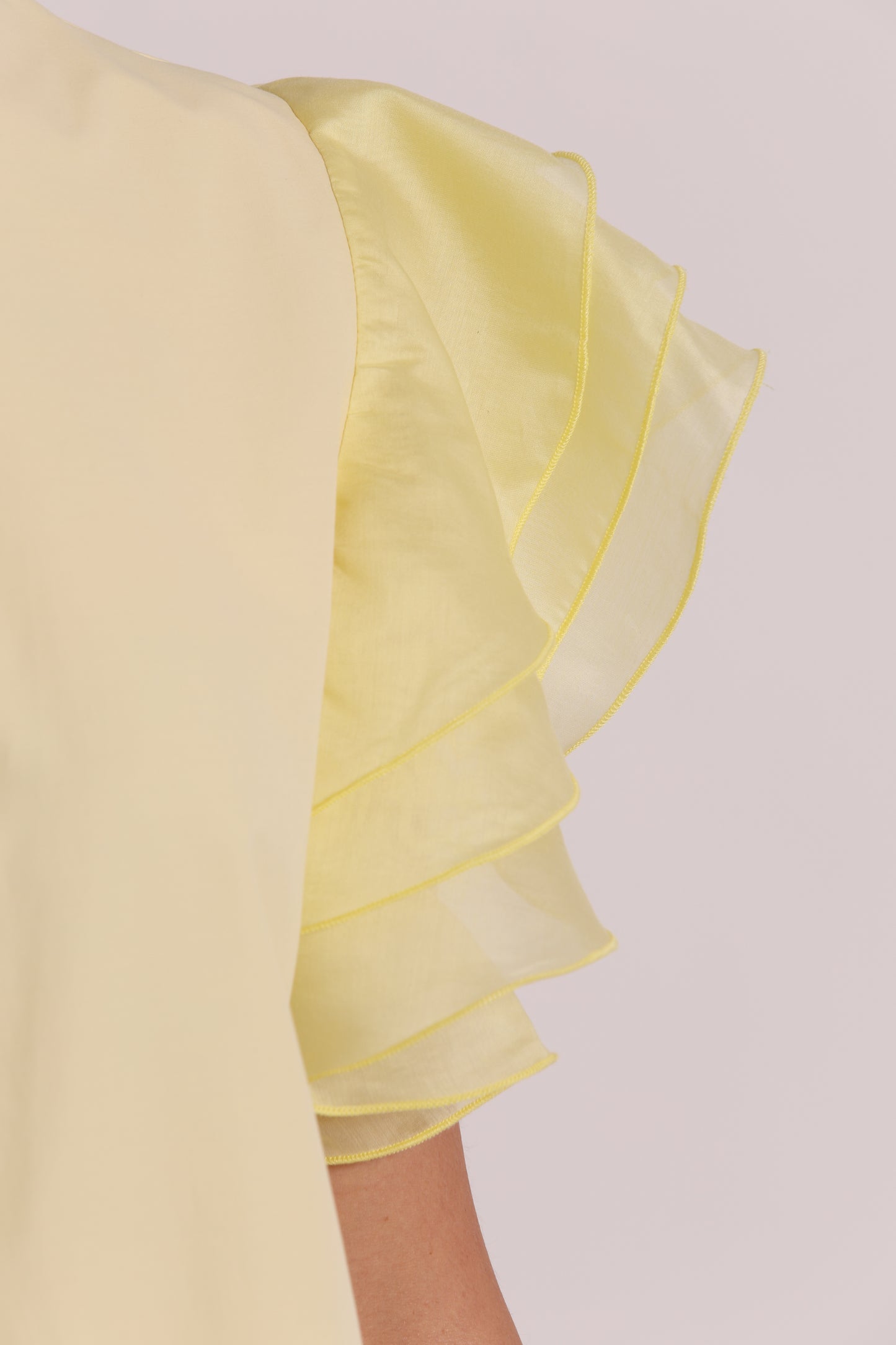 CAMICIA A MANICHE CORTE CON MANICHE VOULANT