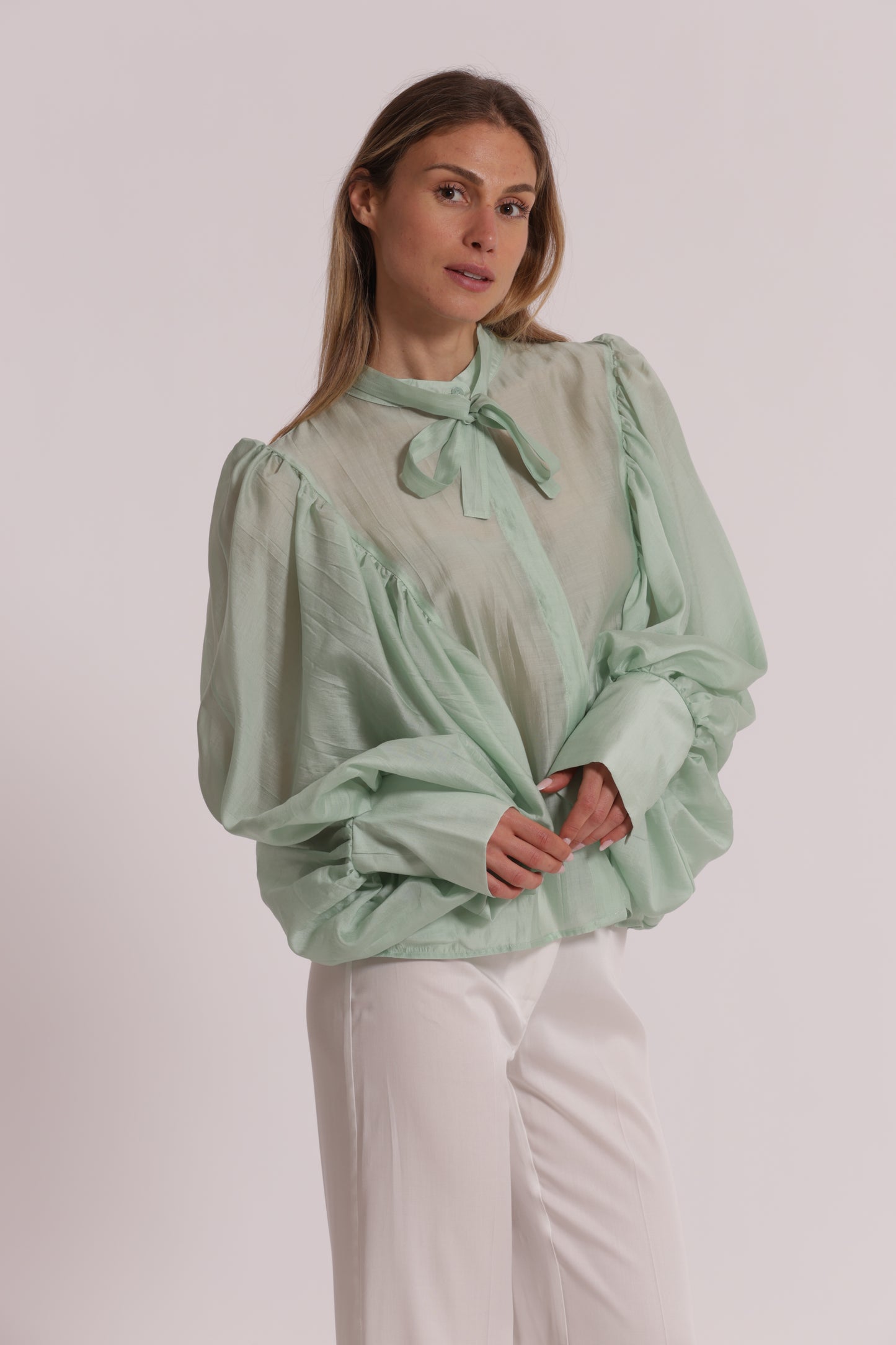 BLUSA A MANICHE LUNGHE EFFETTO CHIFFON
