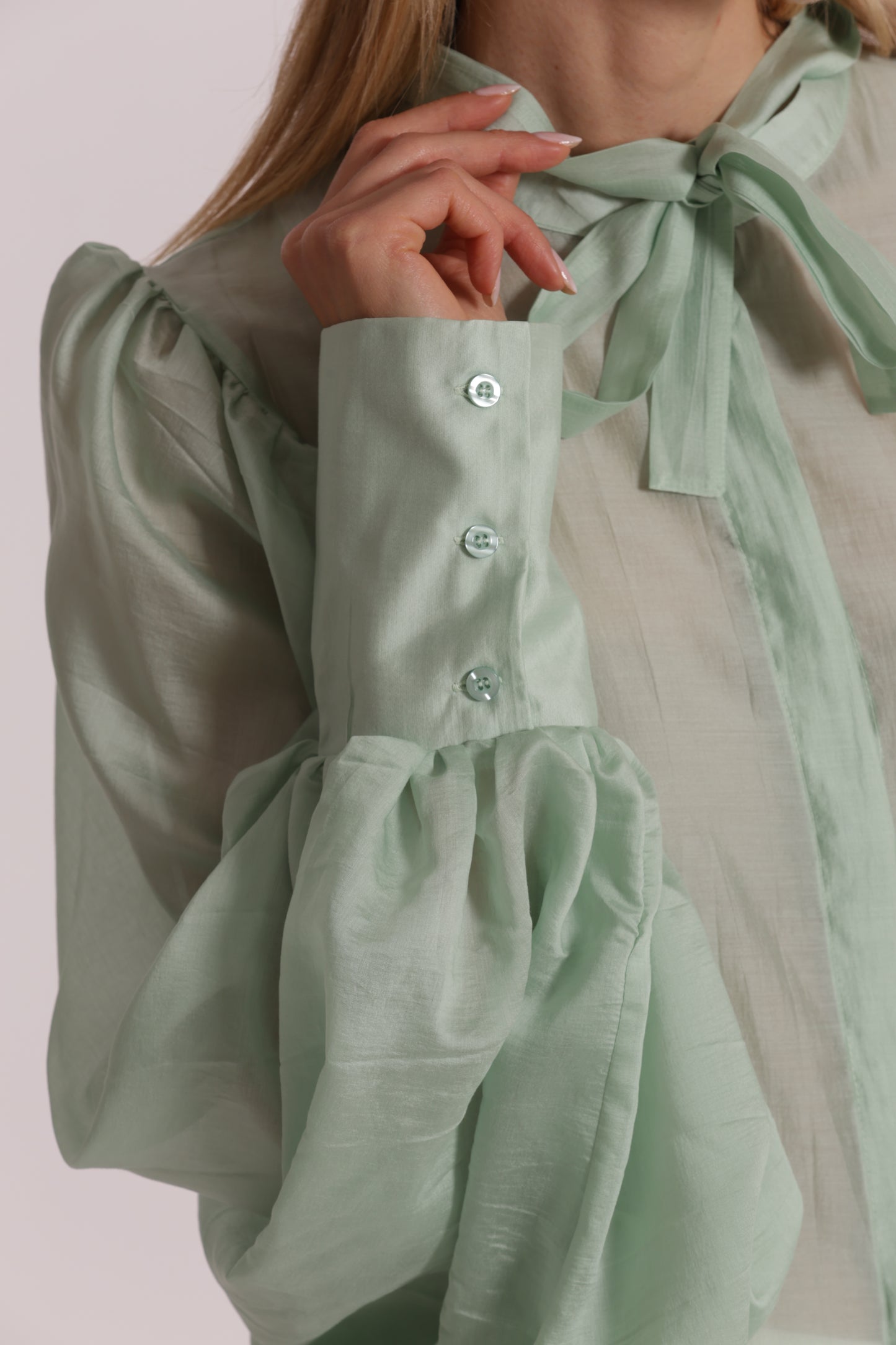 BLUSA A MANICHE LUNGHE EFFETTO CHIFFON