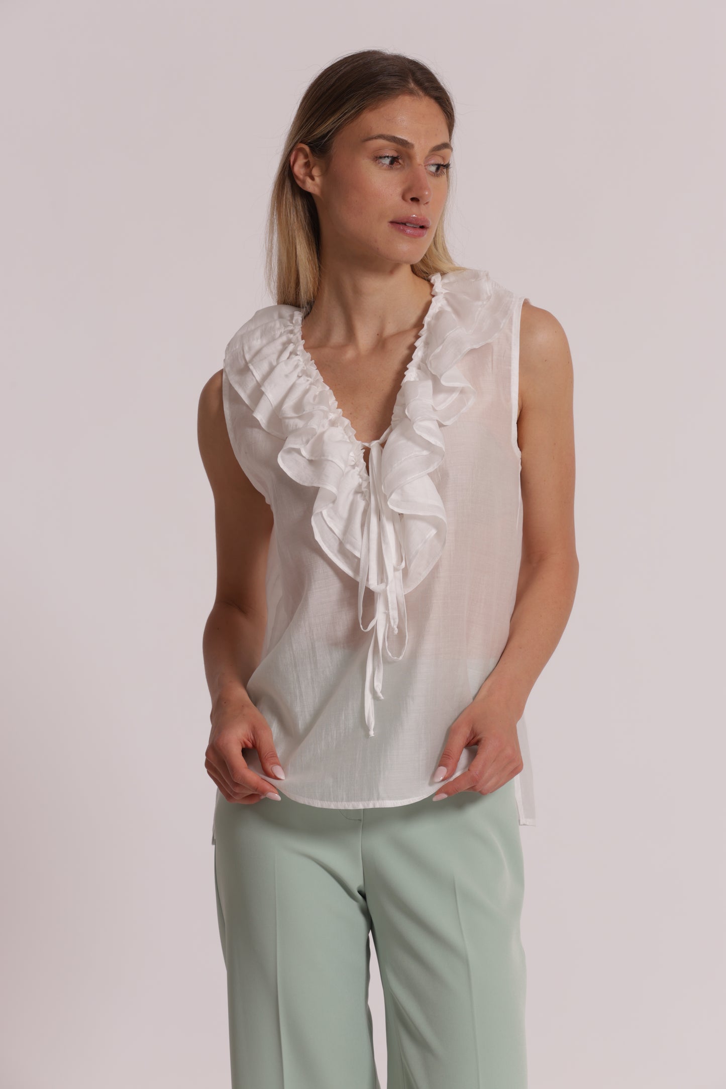 BLUSA SMANICATA CON ROUCHES