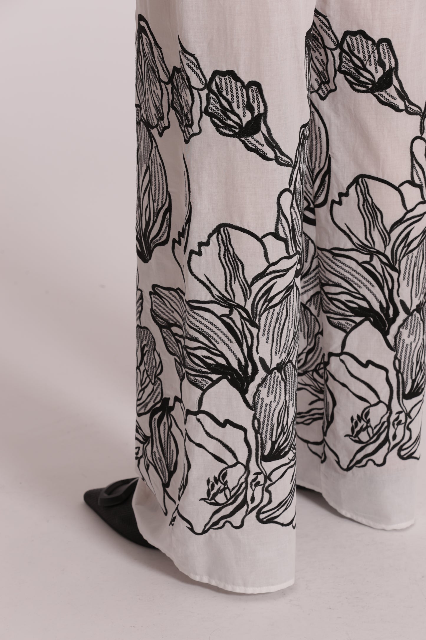 PANTALONE LUNGO CON RICAMO