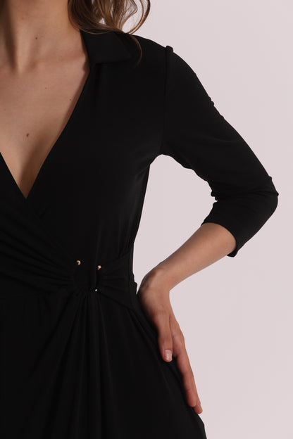 ABITO LUNGO CON DETTAGLIO IN VITA