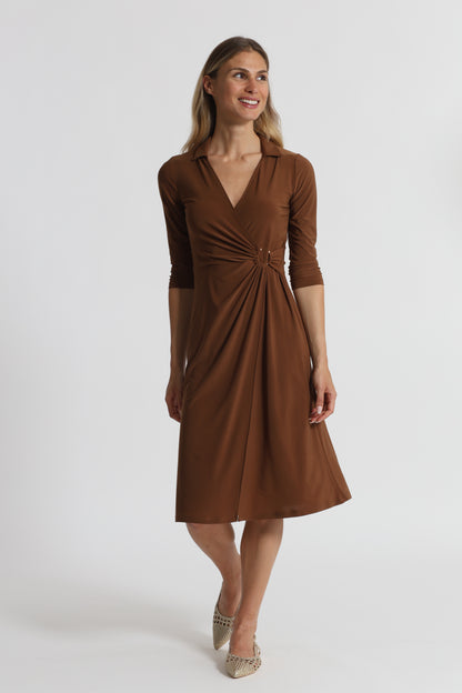 ABITO LUNGO CON DETTAGLIO IN VITA