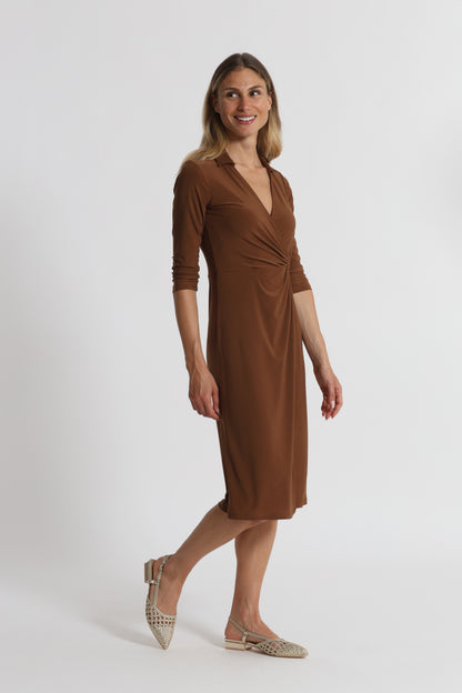 ABITO LUNGO CON DETTAGLIO IN VITA