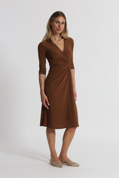 ABITO LUNGO CON DETTAGLIO IN VITA