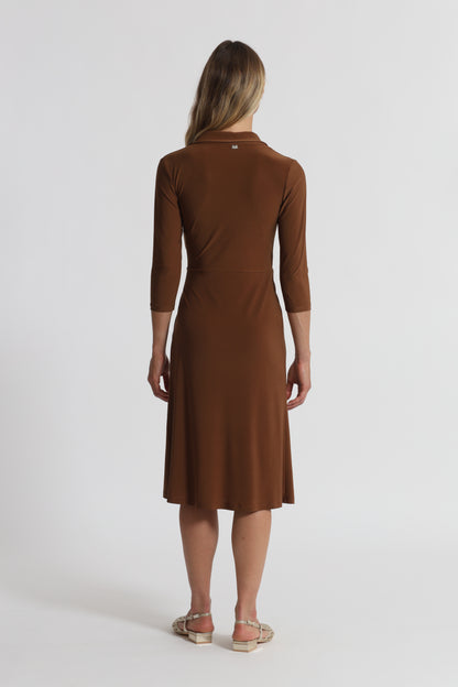 ABITO LUNGO CON DETTAGLIO IN VITA