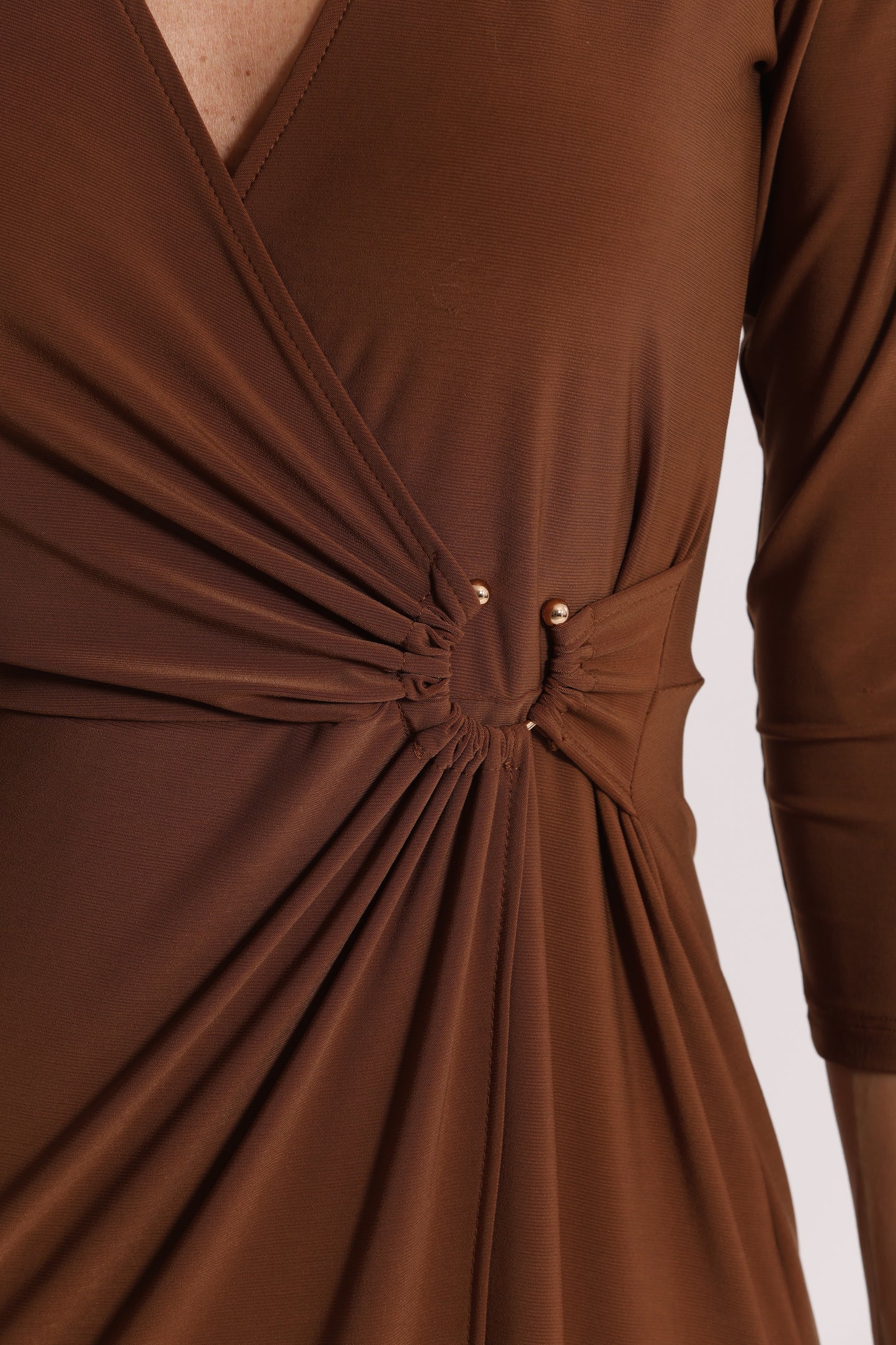 ABITO LUNGO CON DETTAGLIO IN VITA