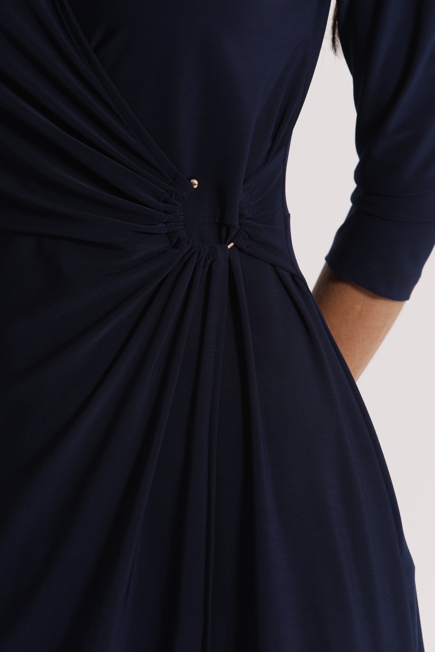 ABITO LUNGO CON DETTAGLIO IN VITA