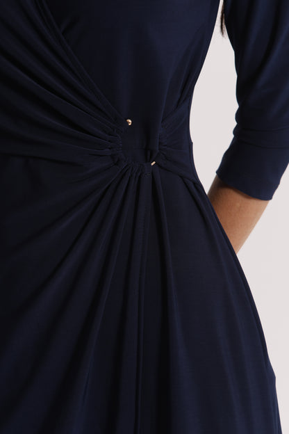 ABITO LUNGO CON DETTAGLIO IN VITA