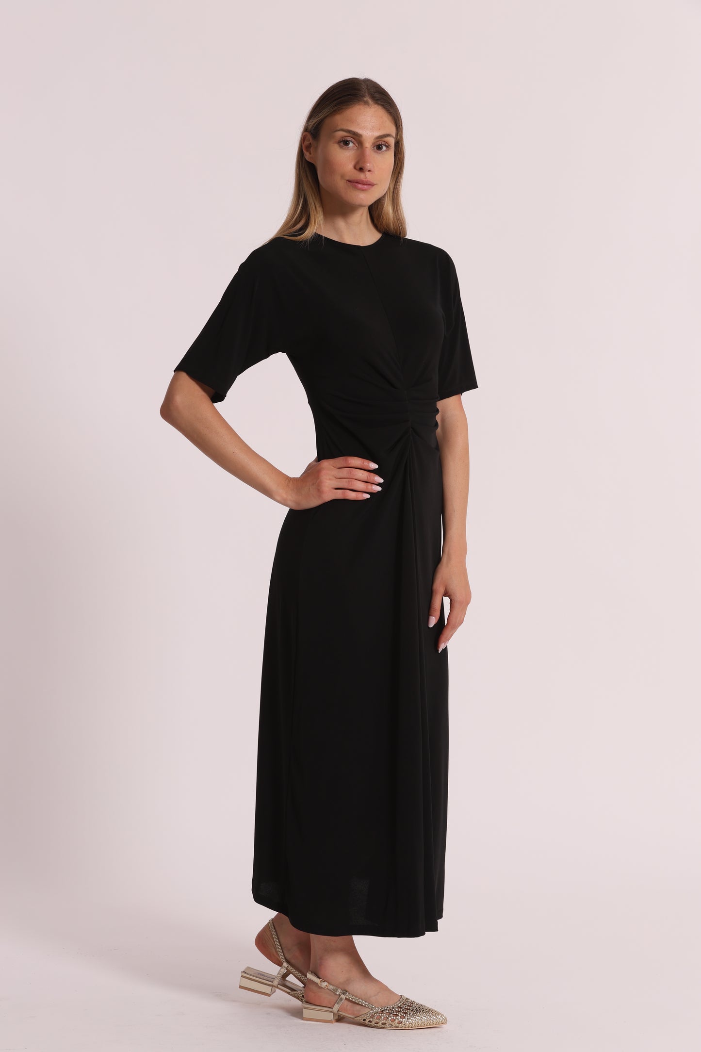 ABITO LUNGO CON MANICHE A TRE QUARTI