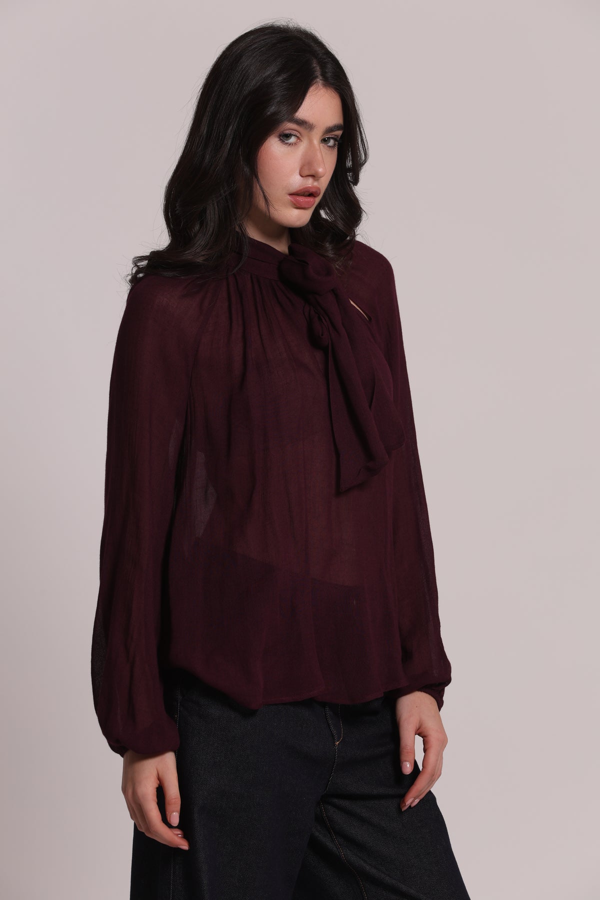 BLUSA CON FIOCCO AL COLLO IN GARZA DI VISCOSA