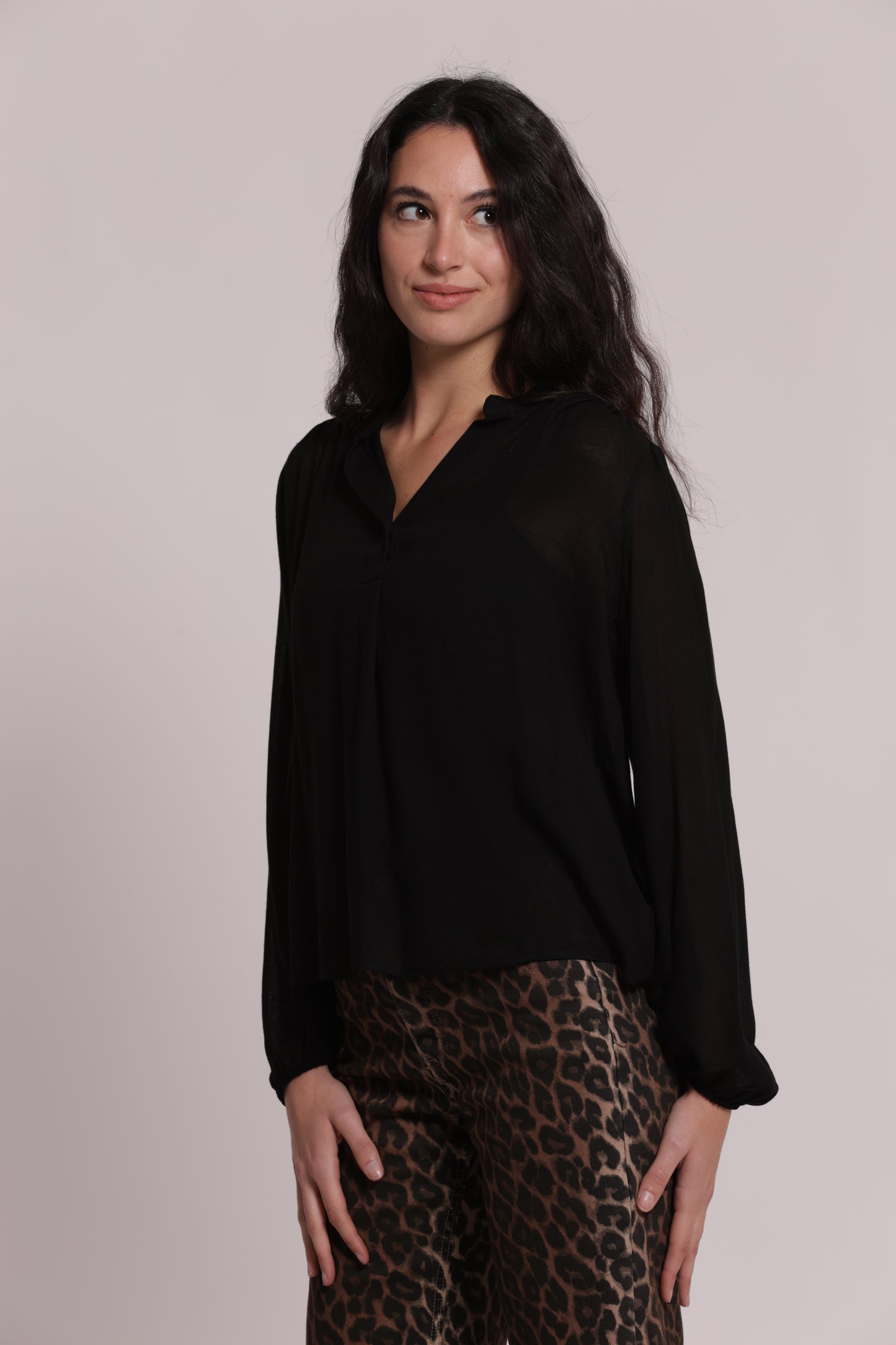 BLUSA CON SCOLLO A V IN GARZA DI VISCOSA