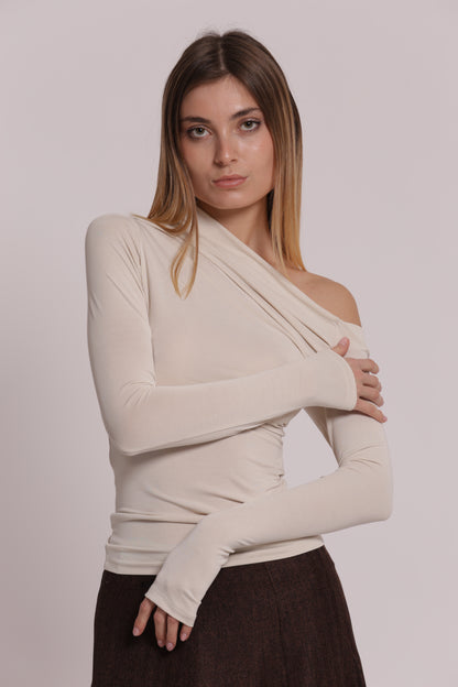 BLUSA CON SCOLLO ASIMMETRICO