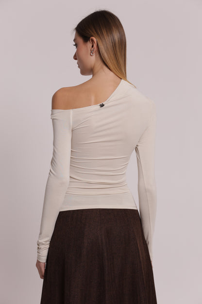 BLUSA CON SCOLLO ASIMMETRICO