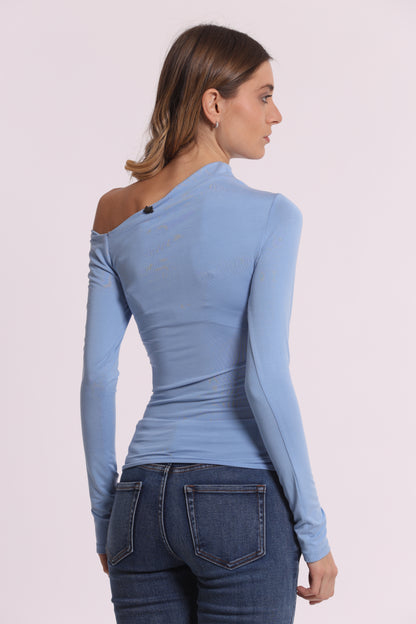 BLUSA CON SCOLLO ASIMMETRICO