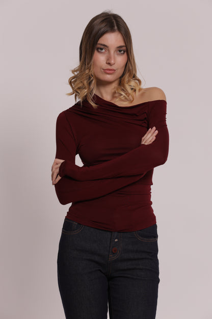 BLUSA CON SCOLLO ASIMMETRICO