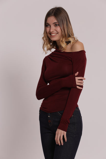 BLUSA CON SCOLLO ASIMMETRICO