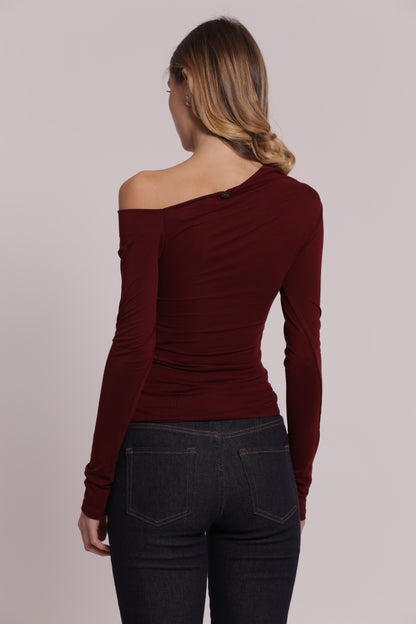 BLUSA CON SCOLLO ASIMMETRICO