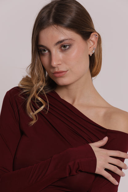 BLUSA CON SCOLLO ASIMMETRICO
