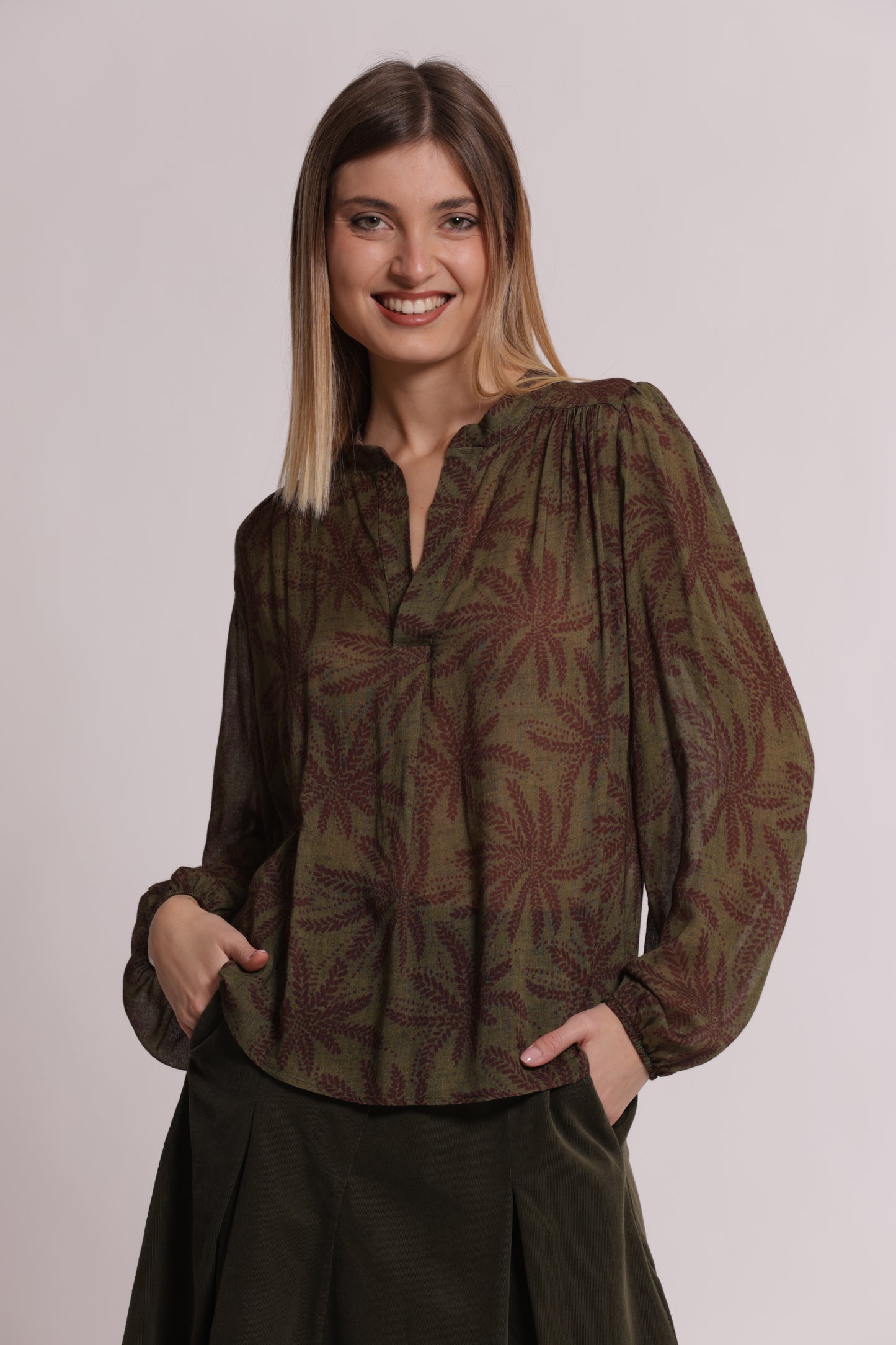 BLUSA SCOLLO A V FANTASIA IN GARZA DI VISCOSA