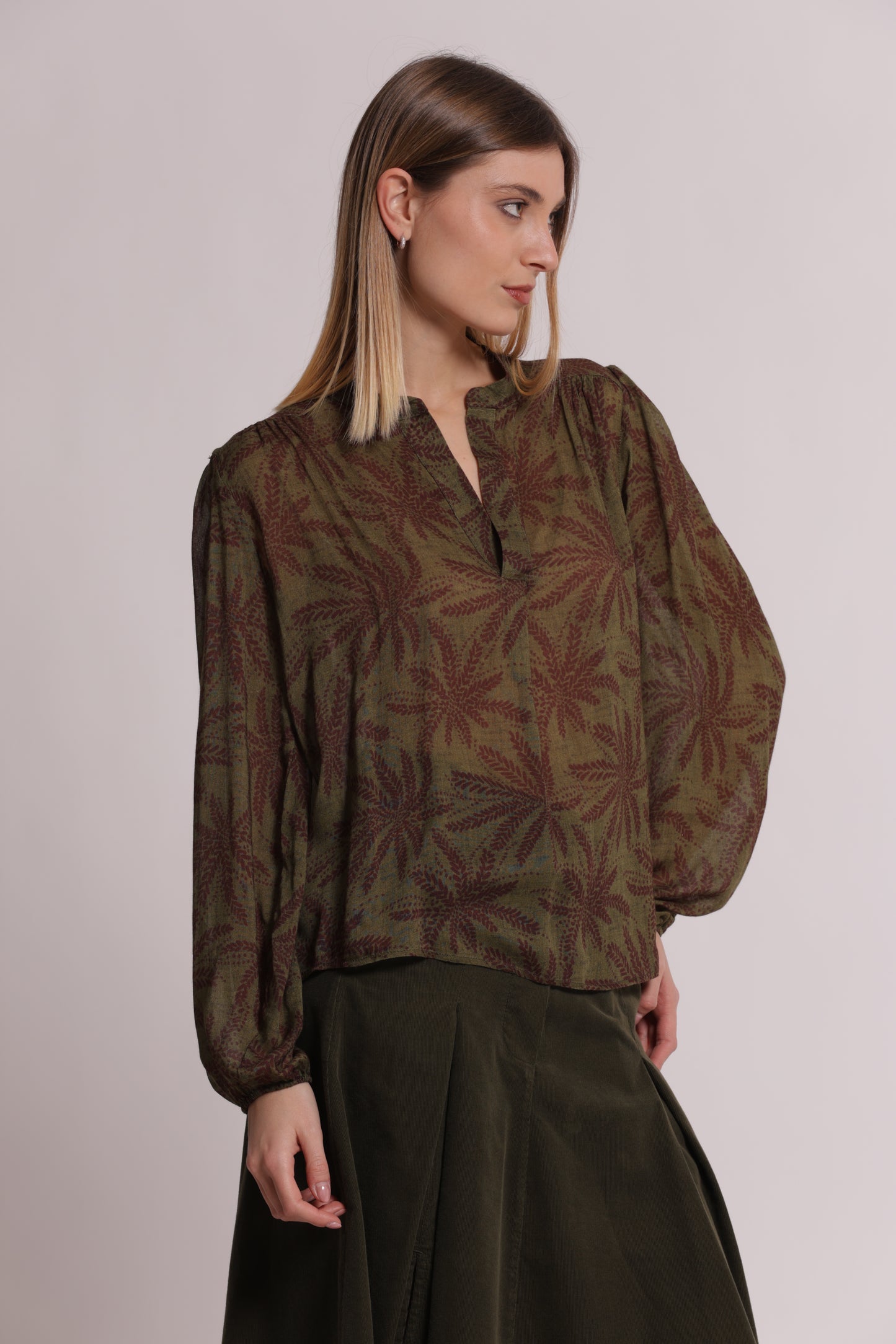 BLUSA SCOLLO A V FANTASIA IN GARZA DI VISCOSA