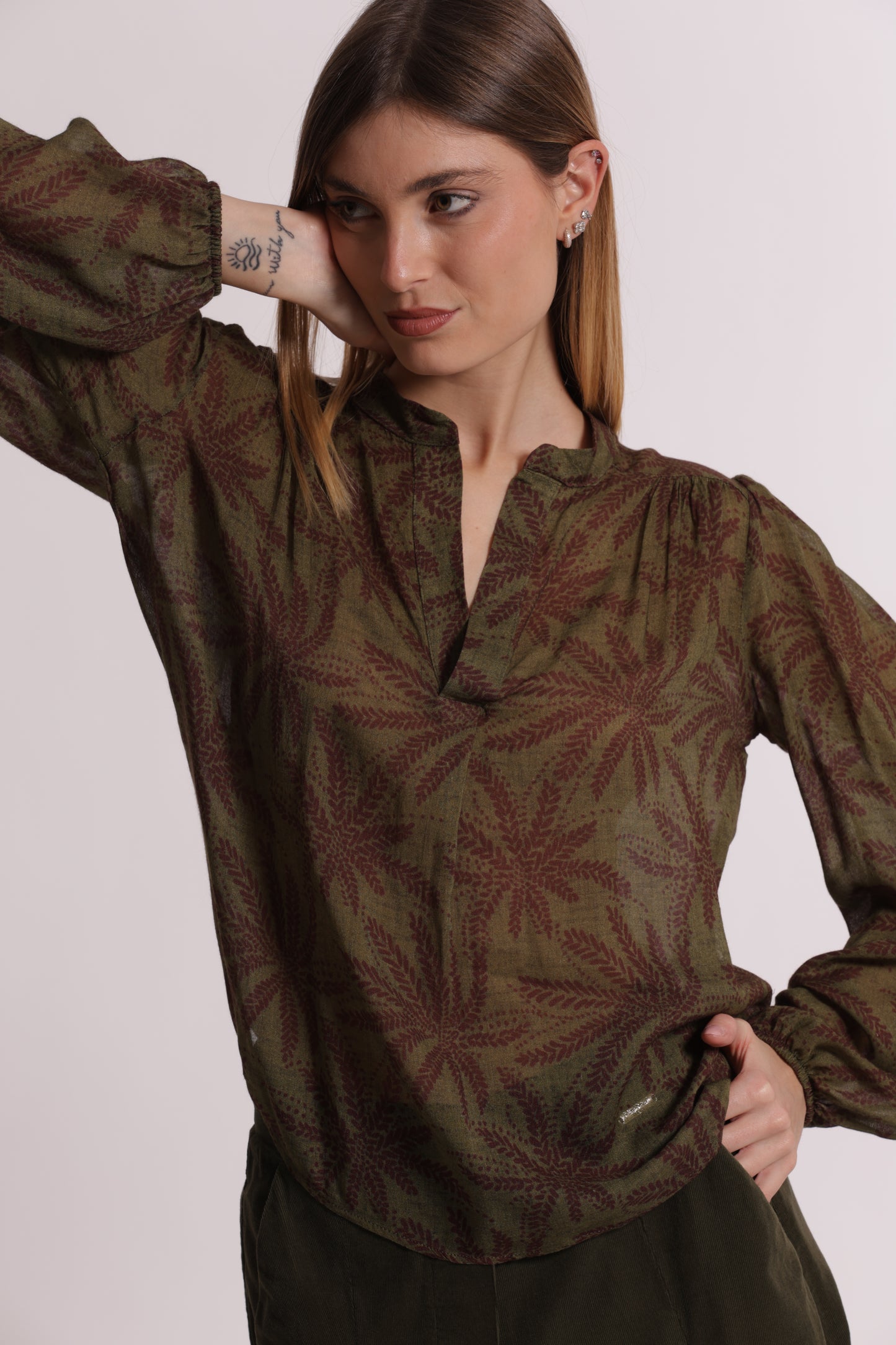 BLUSA SCOLLO A V FANTASIA IN GARZA DI VISCOSA