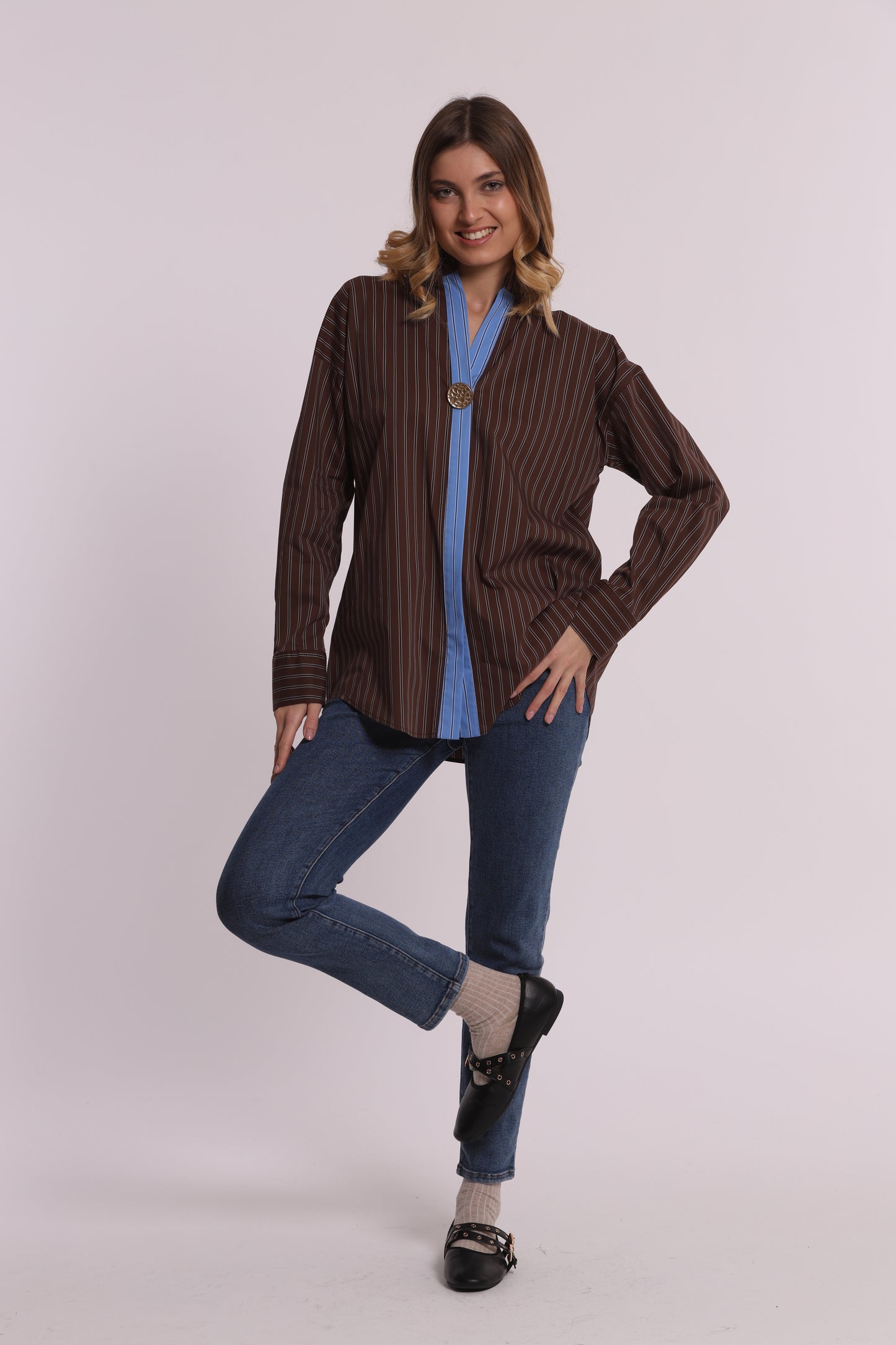 BLUSA CON SCOLLO A V BICOLOR