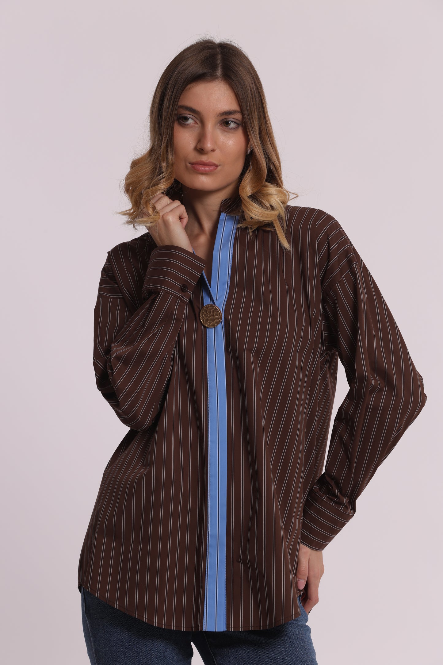 BLUSA CON SCOLLO A V BICOLOR