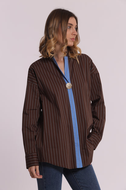 BLUSA CON SCOLLO A V BICOLOR