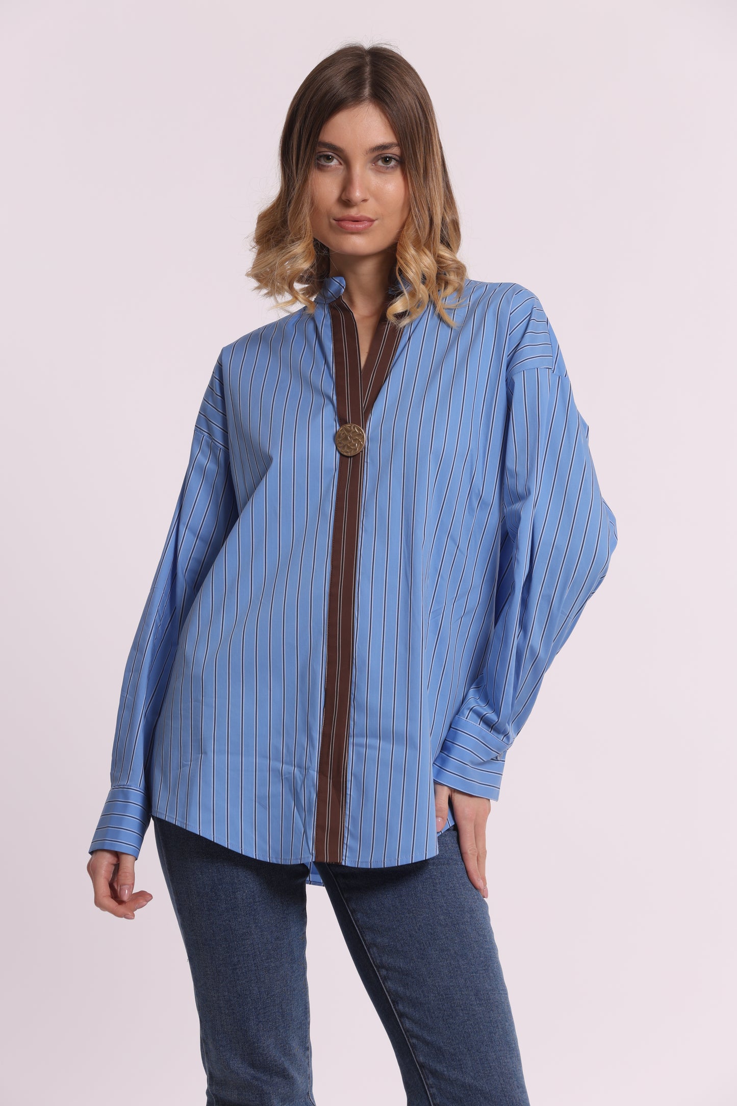 BLUSA CON SCOLLO A V BICOLOR
