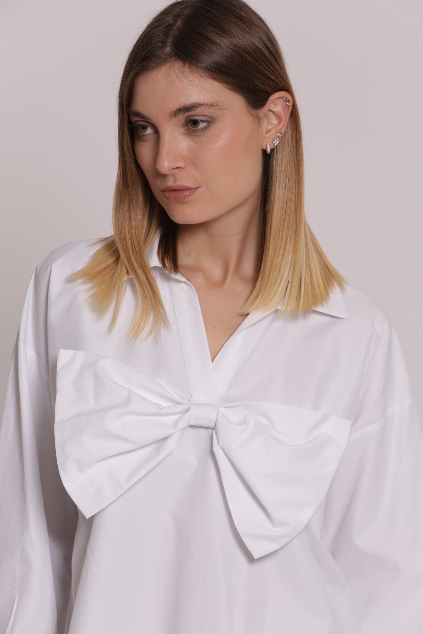 BLUSA CON FIOCCO FRONTALE
