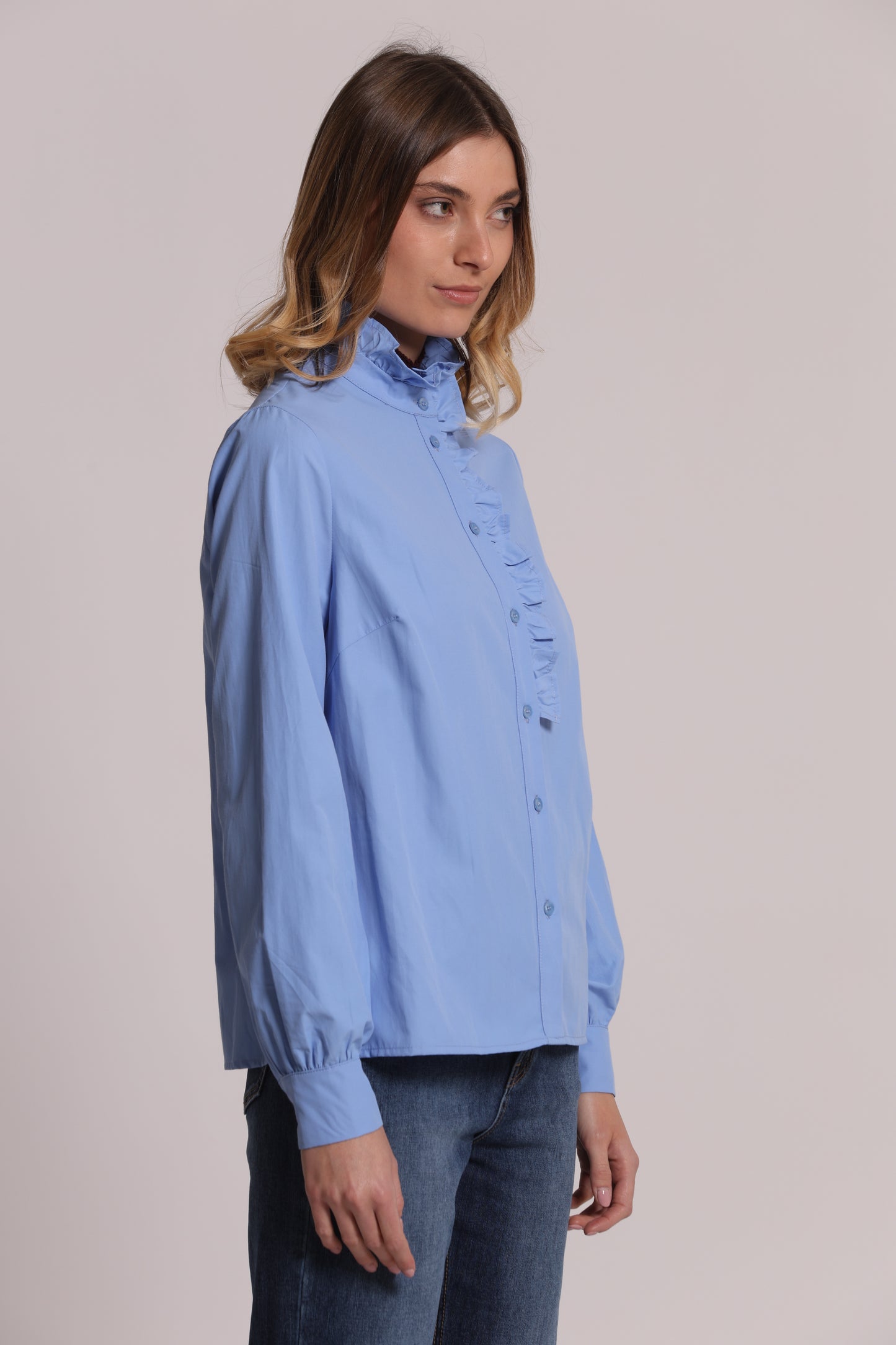 CAMICIA CON ROUCHES SUL COLLO