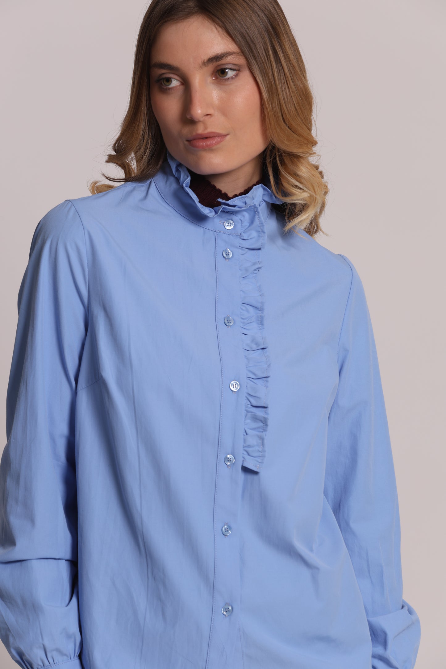 CAMICIA CON ROUCHES SUL COLLO