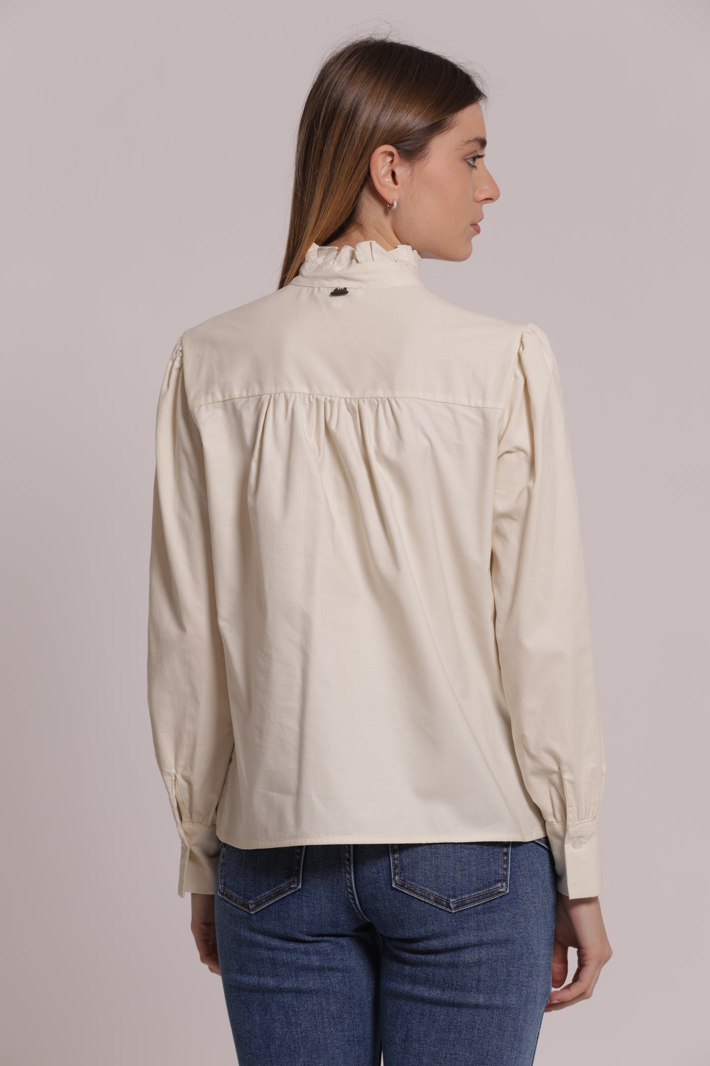 CAMICIA CON COLLO ALTO E ROUCHES IN VELLUTO