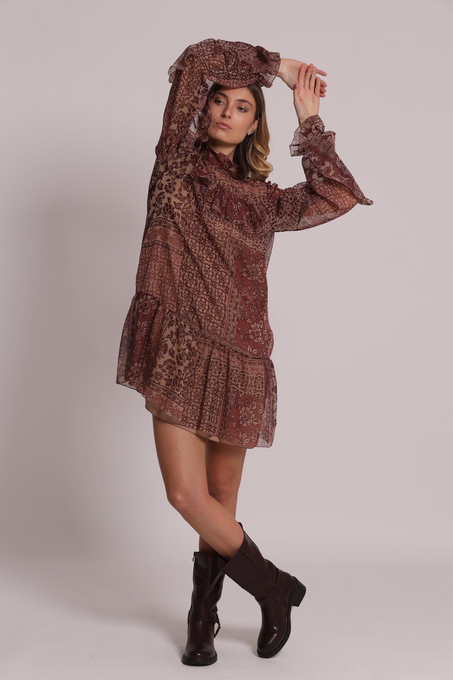 ABITO CORTO CON VOULANT STAMPA PATCHWORK FLOREALE