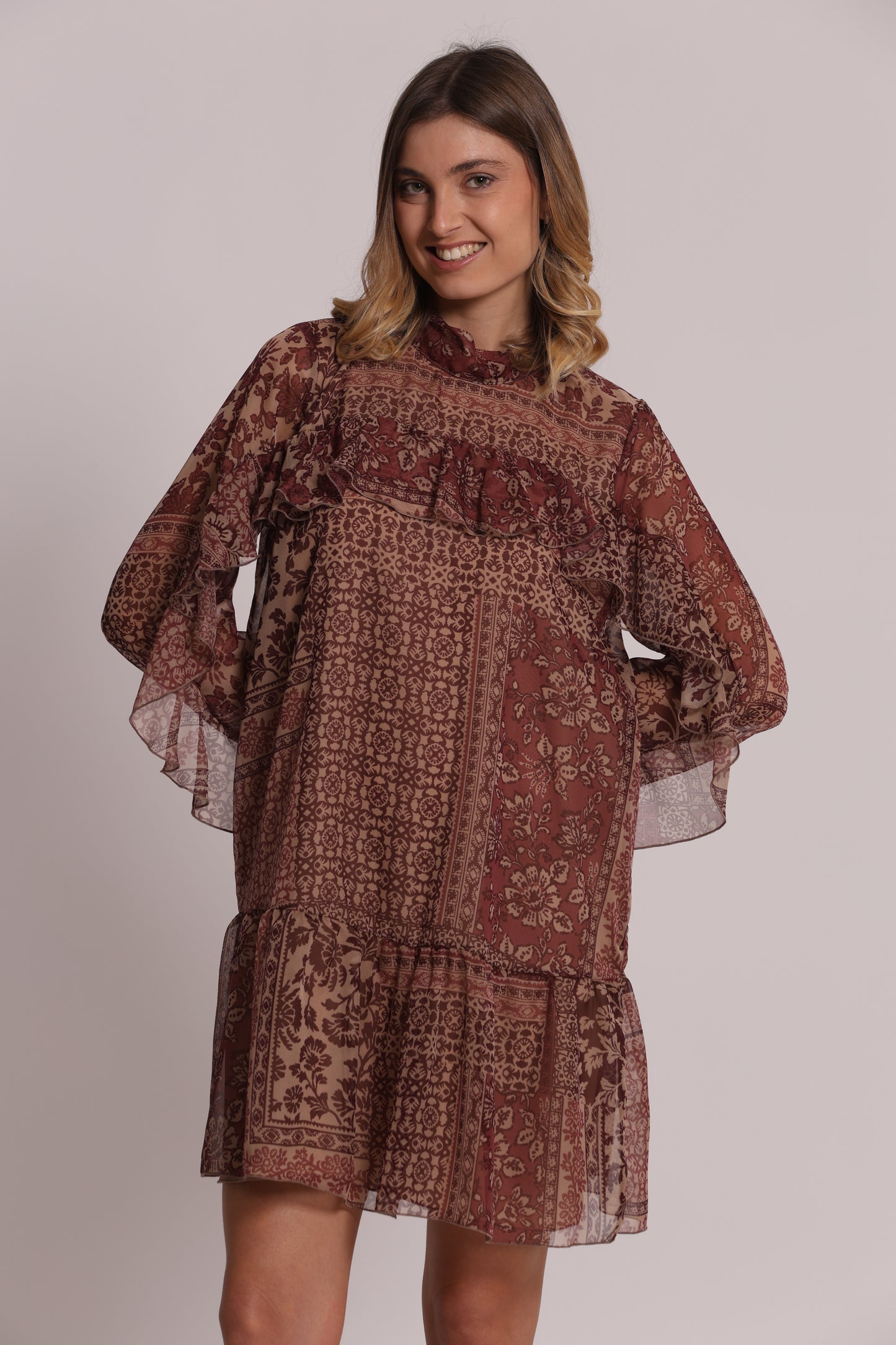ABITO CORTO CON VOULANT STAMPA PATCHWORK FLOREALE