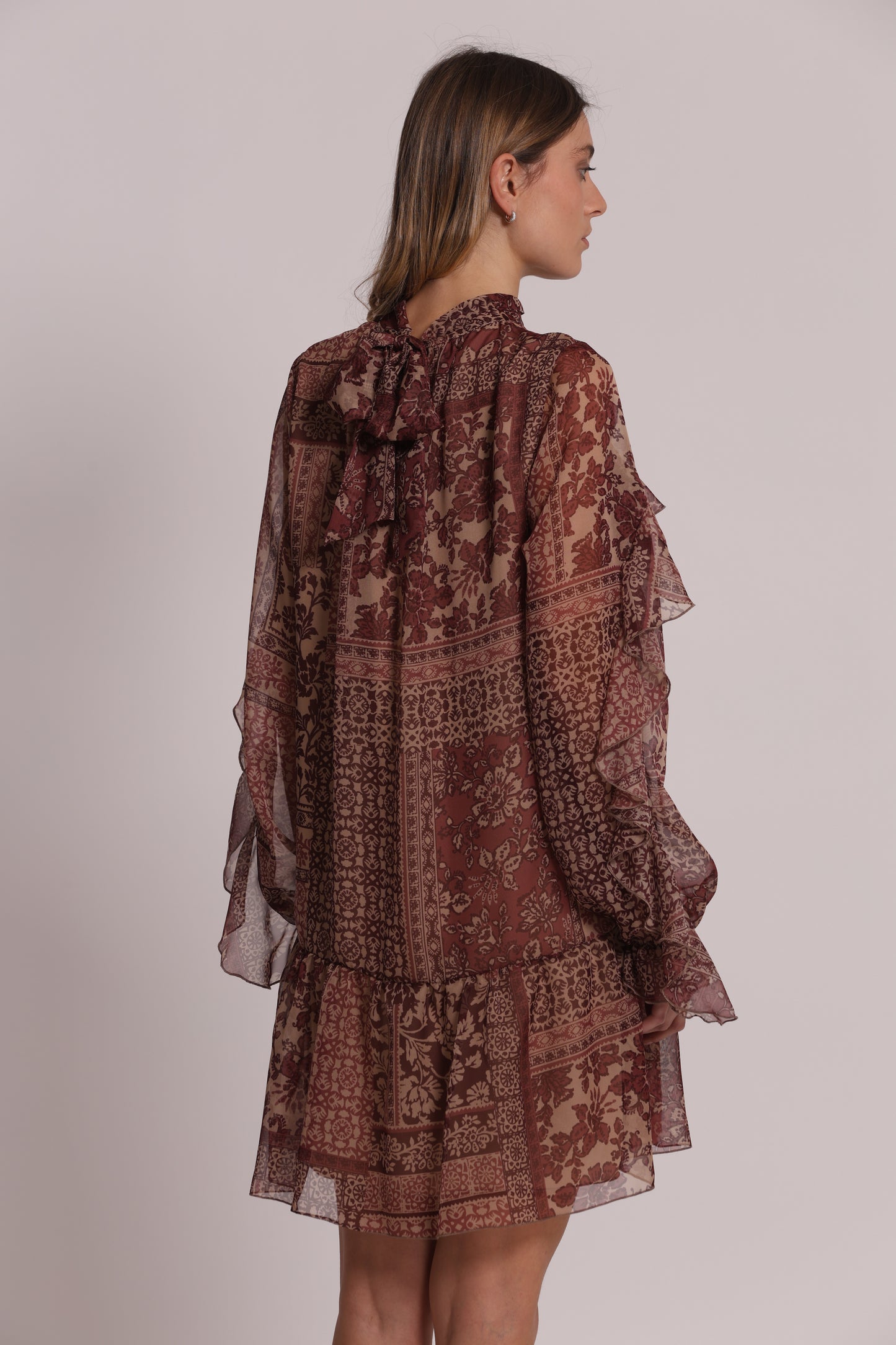 ABITO CORTO CON VOULANT STAMPA PATCHWORK FLOREALE