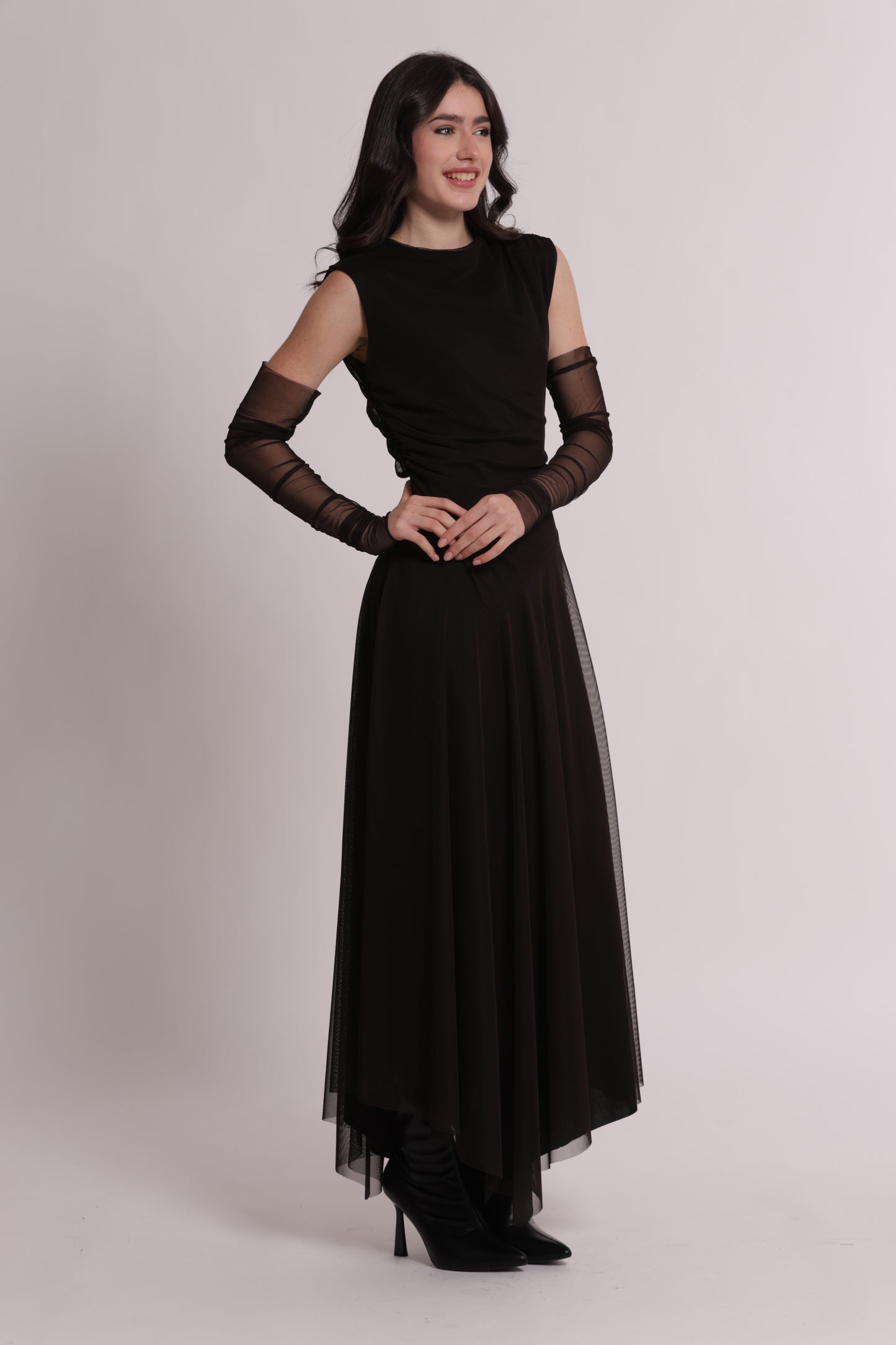 ABITO MIDI CON MANICOTTI E GONNA IN TULLE