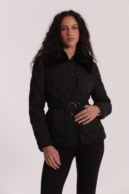 PIUMINO CORTO CON COLLO EFFETTO PELLICCIA CON CINTURA