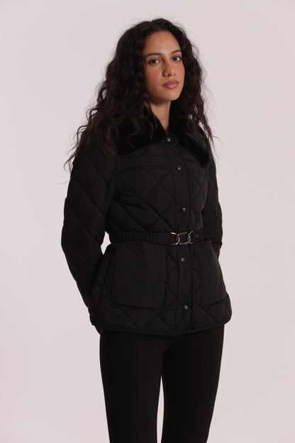 PIUMINO CORTO CON COLLO EFFETTO PELLICCIA CON CINTURA