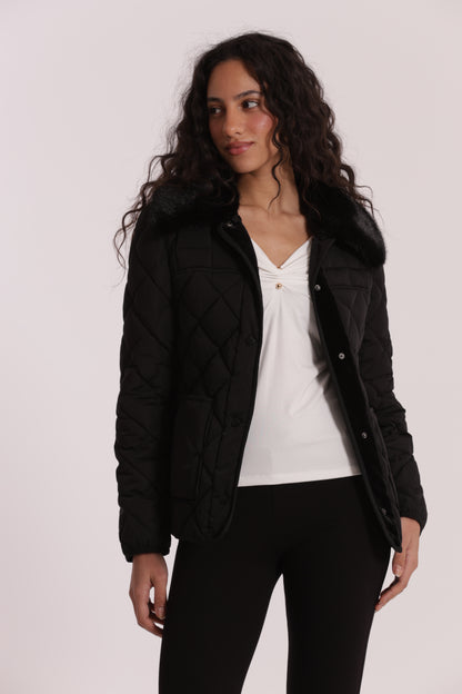 PIUMINO CORTO CON COLLO EFFETTO PELLICCIA CON CINTURA