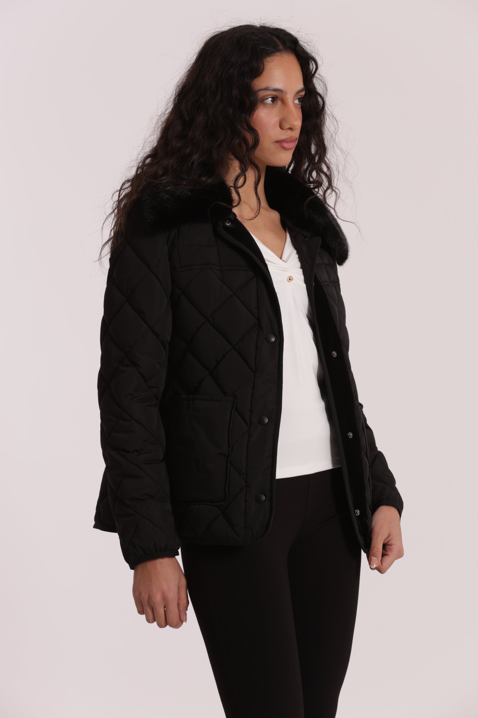 PIUMINO CORTO CON COLLO EFFETTO PELLICCIA CON CINTURA